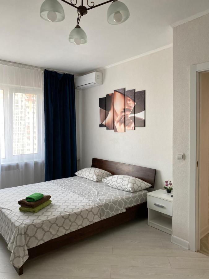 Cozy Apartment On Gmyri 12B Near Metro Poznyaki Kiew Exterior foto